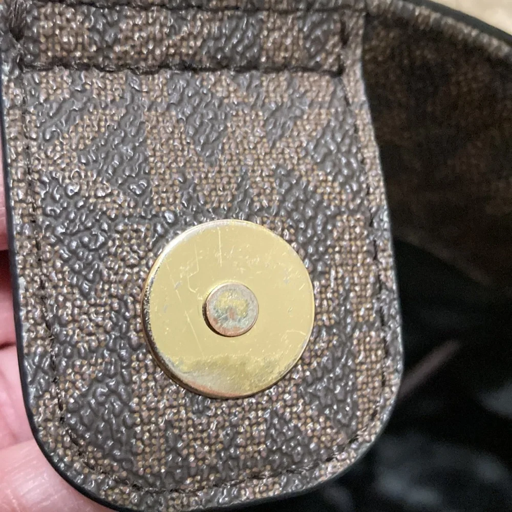 Michael Michael Kors Austin Medium Pebbled Leather Messenger Bag USED